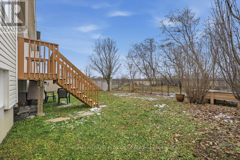 29215744/188-whispering-winds-way/mer-bleuebradley-estatesanderson-park/ottawa/ontario/K1W0B5_18