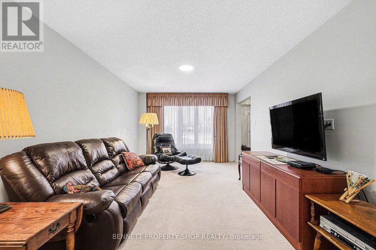 29325608/15-brandy-creek-crescent/bridlewood/ottawa/ontario/K2M2B8_16