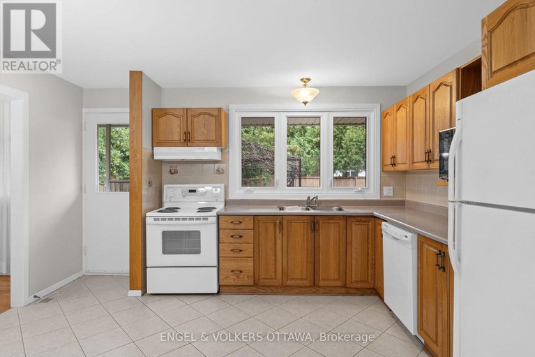 28812739/3348-kodiak-street/south-keys/ottawa/ontario/K1V7S8_16