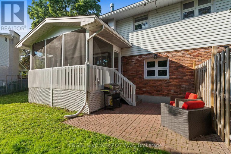 28548966/20-mohawk-crescent/bruce-farmgraham-parkqualicumbellands/ottawa/ontario/K2H7G6_45