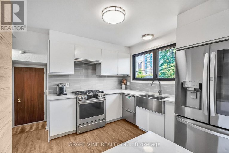 28771290/2405-dwight-crescent/hawthorne-meadows/ottawa/ontario/K1G1C7_16