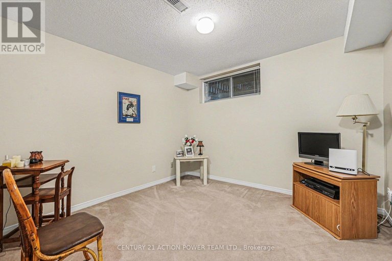 29643950/18-teeswater-street/beaverbrook/ottawa/ontario/K2K2W9_27