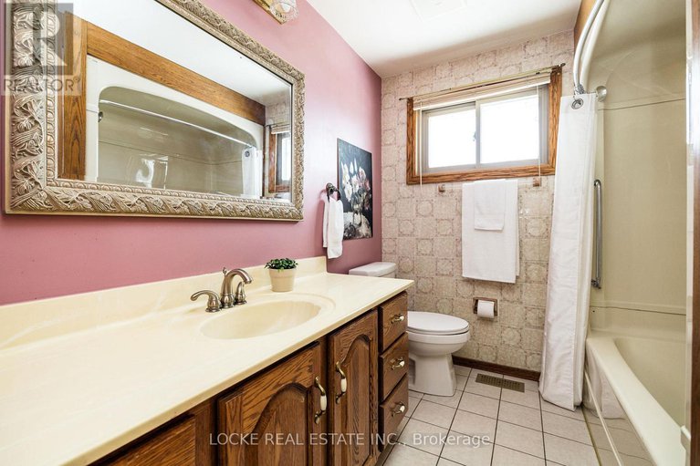 29431769/279-hoylake-crescent/bilberry-creekqueenswood-heights/ottawa/ontario/K1E1M1_28