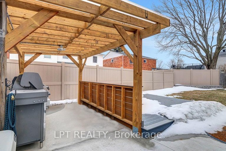 29603325/624-pleasant-park-road/playfair-park/ottawa/ontario/K1H5N5_49