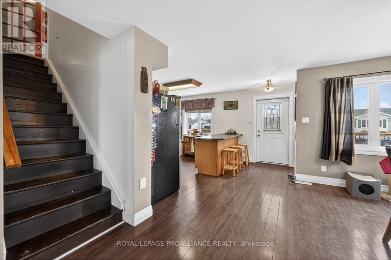 29460422/17-church-avenue/iroquois/south-dundas/ontario/K0E1K0_4