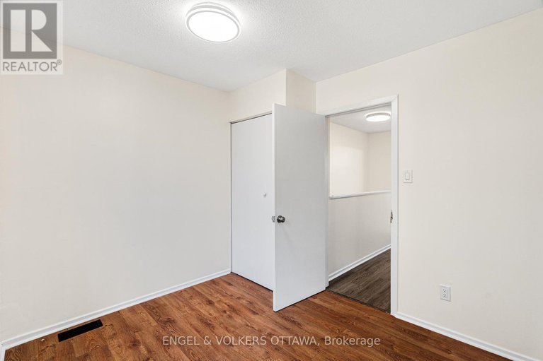 28917189/933-greenbriar-avenue/carleton-heights/ottawa/ontario/K2C0J8_25