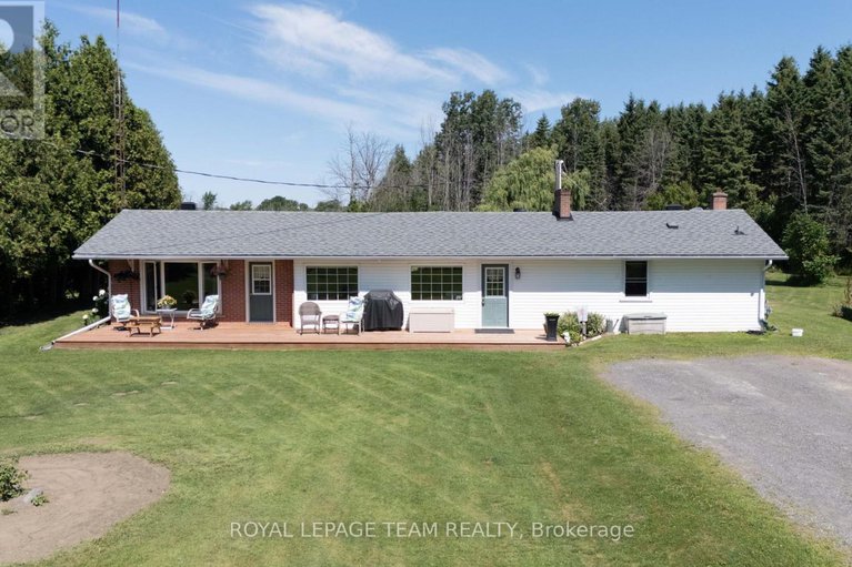 28652632/12135-county-road-2-road/south-dundas-williamsburgh-twp/south-dundas/ontario/K0C1X0_45