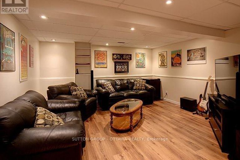 29385031/1191-grenoble-crescent/orleans-wood/ottawa/ontario/K1C2C5_21