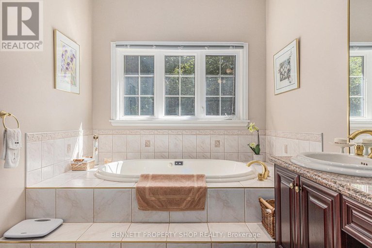 28752704/5-countryside-green/cedar-hillorchard-estates/ottawa/ontario/K2R1B5_27