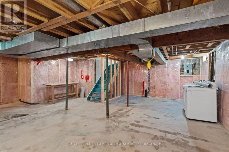 28517736/1205-st-moritz-court/convent-glen-north/ottawa/ontario/K1C2B2_19