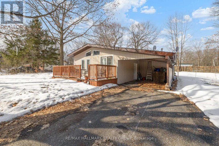 29541162/135-woods-road/constance-bay/ottawa/ontario/K0A3M0_1