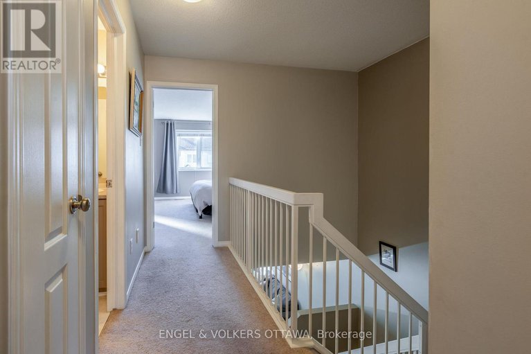 29049195/1031-capreol-street/avalon-east/ottawa/ontario/K4A4Z7_17