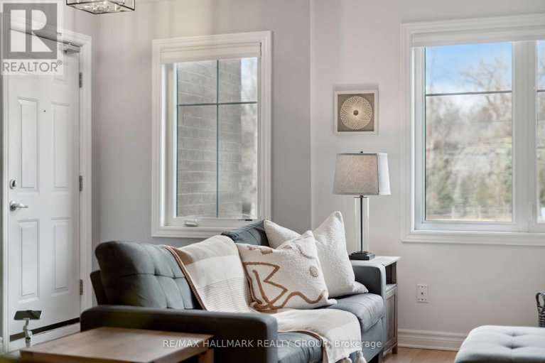 28421712/293a-titanium-private/convent-glen-north/ottawa/ontario/K1C0A5_14