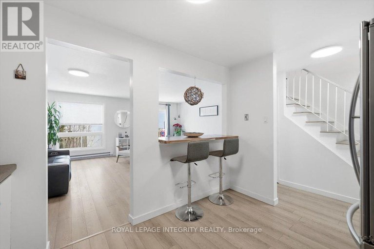 29253851/1985-woods-street/town-of-rockland/clarence-rockland/ontario/K4K1H7_8