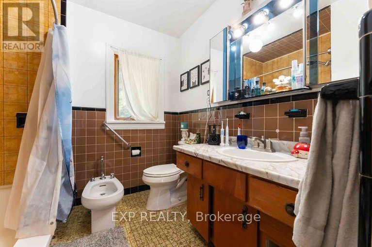 28788281/878-ivanhoe-avenue/queensway-terrace-north/ottawa/ontario/K2B5S5_19
