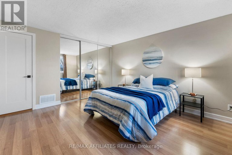 29162988/31-exeter-drive/on-the-green/ottawa/ontario/K2J1Z9_16