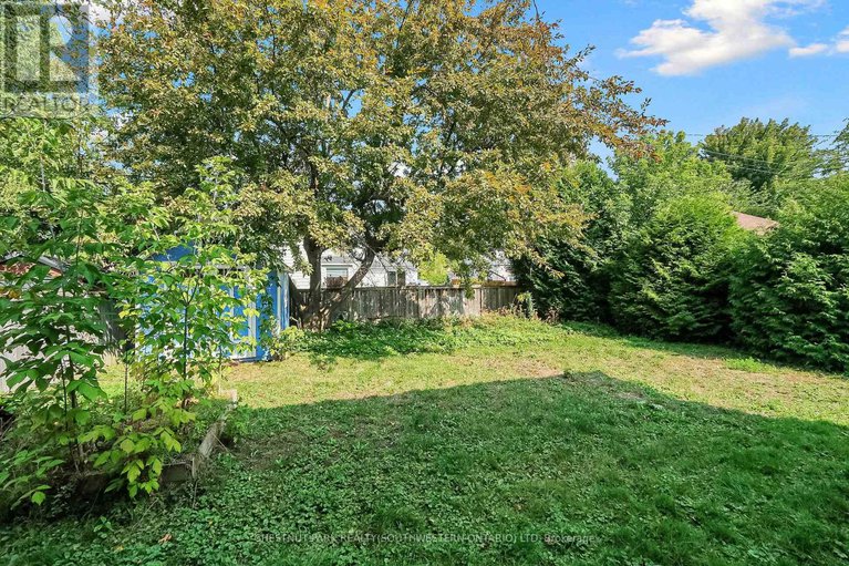 29207930/809-smyth-road-n/elmvale-acres/ottawa/ontario/K1G1P2_31