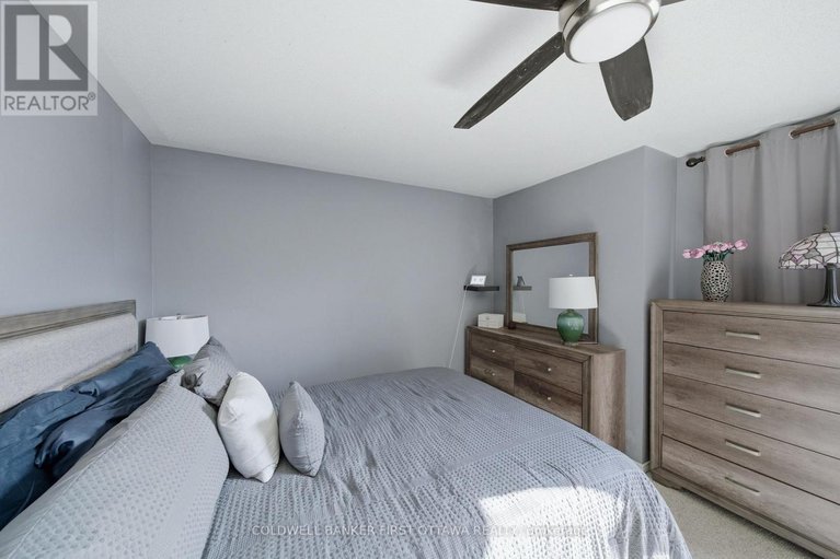 29644136/1902-hennessy-crescent/fallingbrookgardenway-south/ottawa/ontario/K4A3X7_17