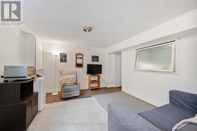 29066037/73-hobart-crescent/sheahan-estatestrend-village/ottawa/ontario/K2H5S3_31