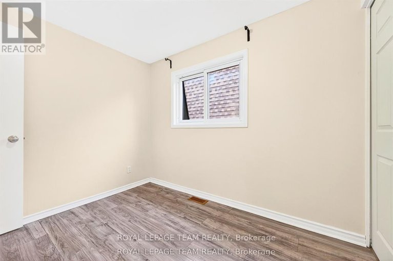 29580107/13-2-bertona-street/manordale/ottawa/ontario/K2G0W3_21