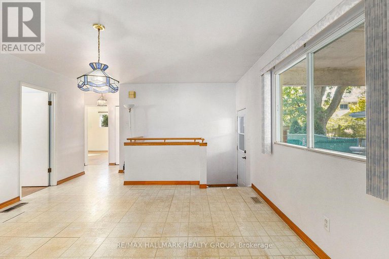 28927132/1986-michigan-avenue/urbandale-acres/ottawa/ontario/K1H6Y2_15