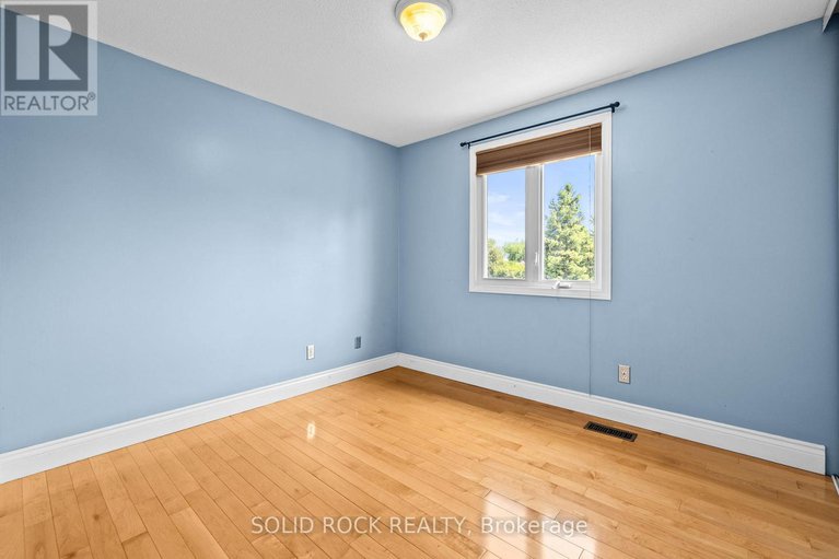 29353006/1631-charbonneau-street/bilberry-creekqueenswood-heights/ottawa/ontario/K1E2J6_22