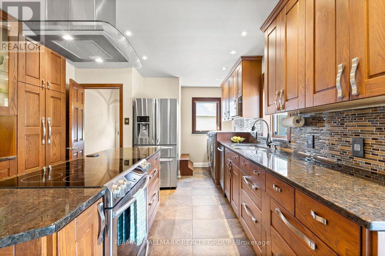 29013157/18-kerry-crescent/city-viewskylinefisher-heightsparkwood-hills/ottawa/ontario/K2E5V6_10