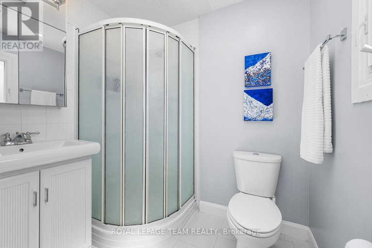 28840948/1179-st-moritz-court/convent-glen-north/ottawa/ontario/K1C2B2_16