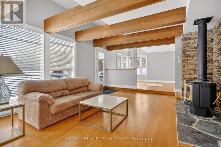 29422751/5965-rideau-valley-drive-n/manotick-south-to-roger-stevens/ottawa/ontario/K4M1B3_13