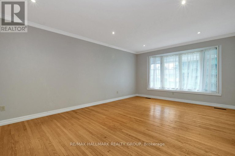 28499292/2149-hubbard-crescent/beacon-hill-north/ottawa/ontario/K1J6L3_4