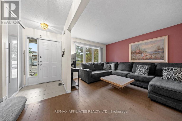 28543390/1293-parc-du-village-road/convent-glen-south/ottawa/ontario/K1C7B2_5