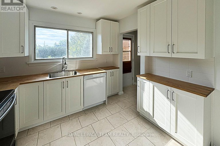 28916019/70-crownhill-street/cardinal-heights/ottawa/ontario/K1J7K8_8