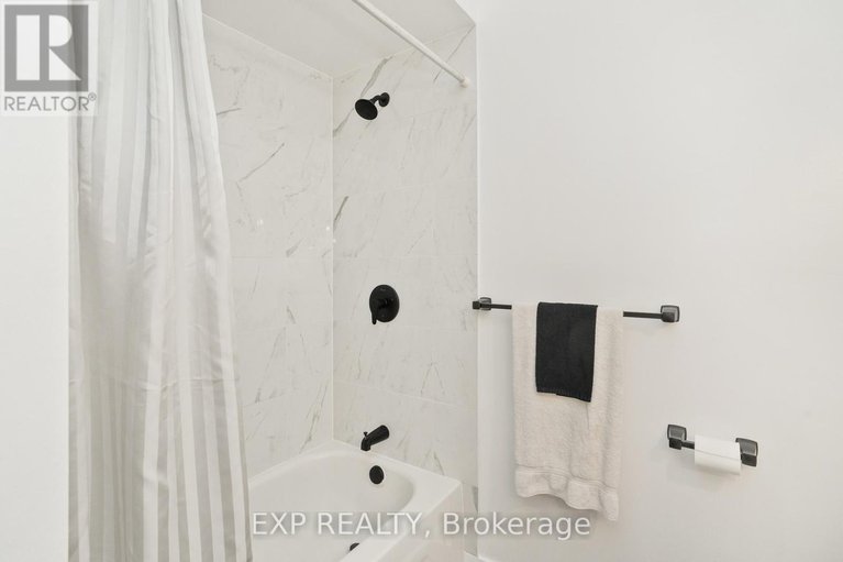 28303908/322-galloway-drive/bilberry-creekqueenswood-heights/ottawa/ontario/K1E1W3_12