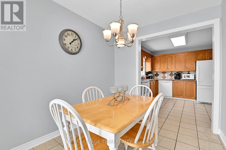 28179012/1728-smithers-crescent/chateauneuf/ottawa/ontario/K1C4X2_5
