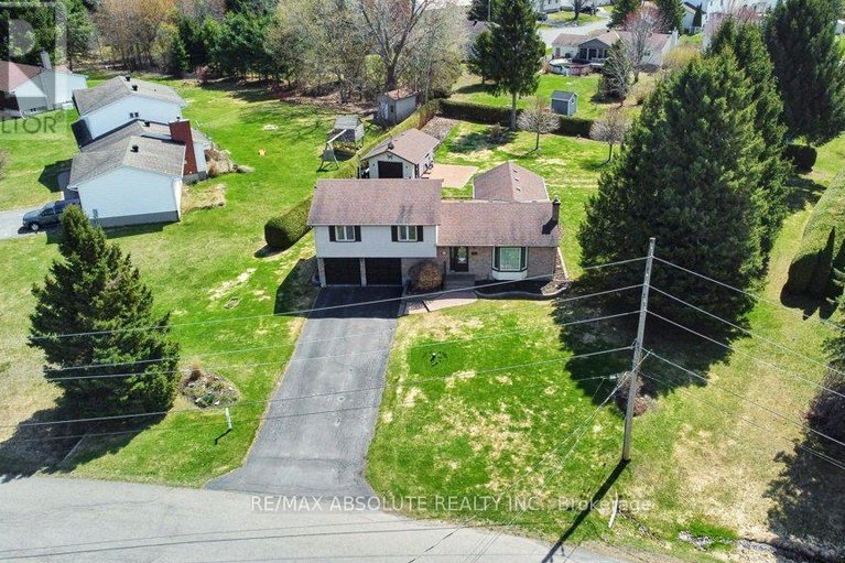 29665092/535-gascon-street/village-of-russell/russell/ontario/K4R1C6_35