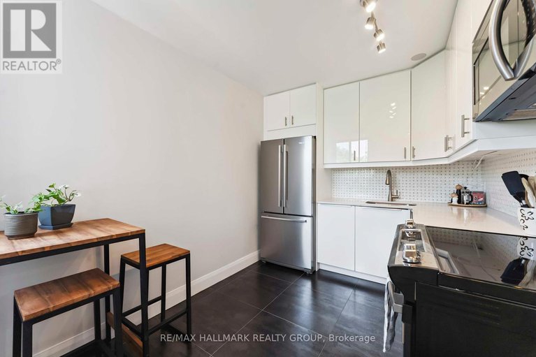 28620616/406-333-chapel-street/sandy-hill/ottawa/ontario/K1N8Y8_7