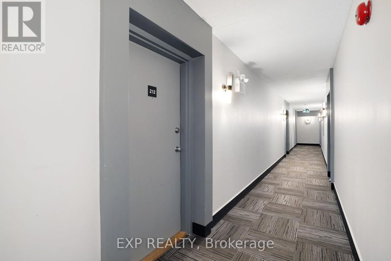 28834452/212-214-viewmount-drive/borden-farmstewart-farmcarleton-heightsparkwood-hills/ottawa/ontario/K2E7X3_5