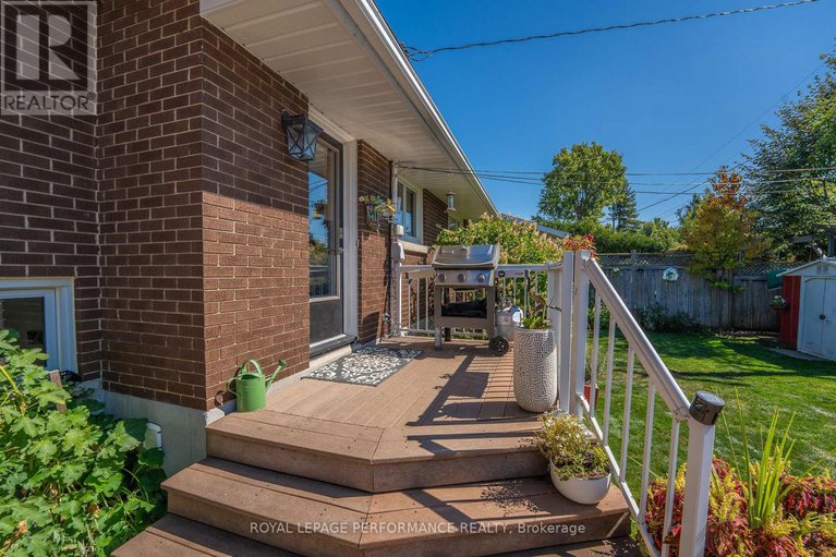 28878550/1044-cromwell-drive/riverside-park/ottawa/ontario/K1V6K5_35