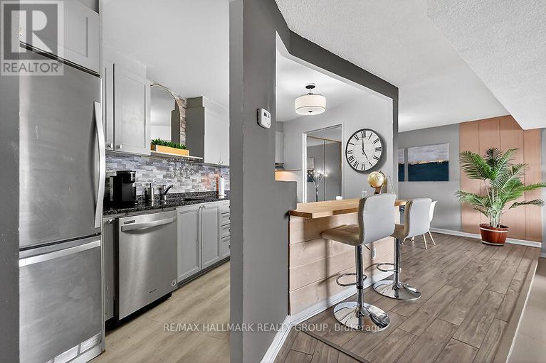 29377078/2505-1171-ambleside-drive/woodroffe/ottawa/ontario/K2B8E1_21