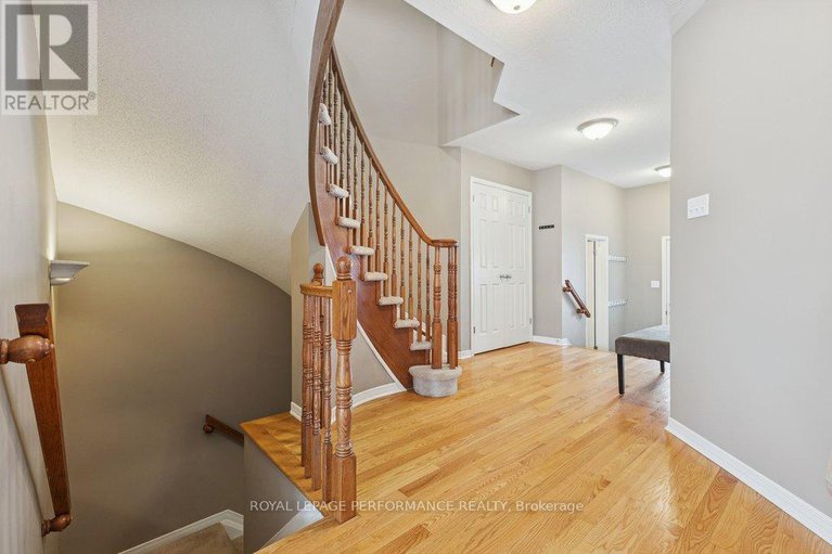 29402071/303-bryarton-street/chapel-hill/ottawa/ontario/K1C7R5_5