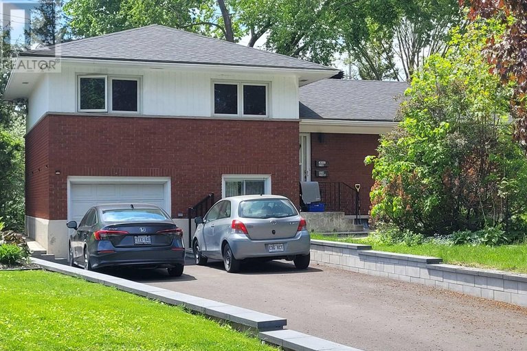 29684352/2748-moncton-road/queensway-terrace-north/ottawa/ontario/K2B7W1_1