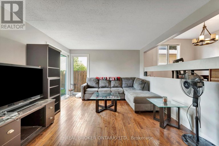 28643717/433-duvernay-drive/queenswood-heights-south/ottawa/ontario/K1E2N7_15
