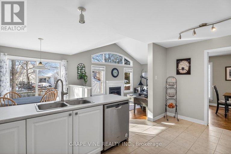 29326817/130-springcreek-crescent/bridlewood/ottawa/ontario/K2M2M1_14