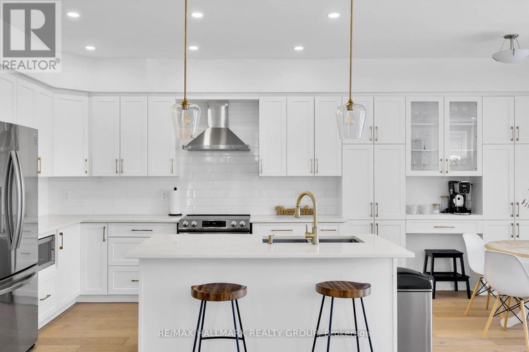 29635213/112-crevasse-road/mer-bleuebradley-estatesanderson-park/ottawa/ontario/K1W0P9_24