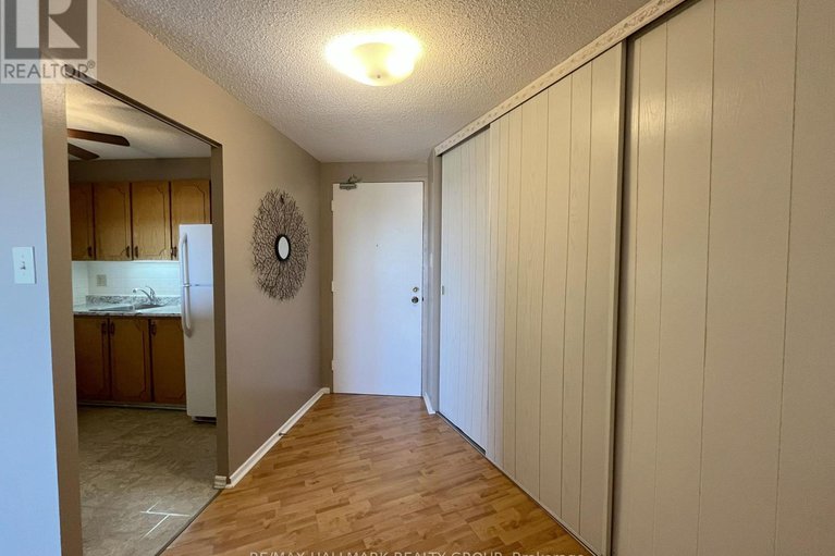 28636839/1015-20-chesterton-drive/borden-farmstewart-farmcarleton-heightsparkwood-hills/ottawa/ontario/K2E6Z7_14