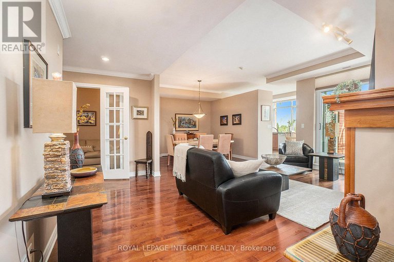 29131274/704-136-darlington-private/hunt-clubwestern-community/ottawa/ontario/K1V0X6_7