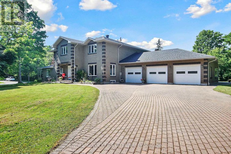 29119545/5593-whitewood-avenue-s/manotick-village-manotick-estates/ottawa/ontario/K4M1E1_2