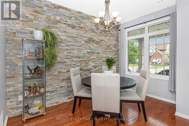 28999299/341-jasper-crescent/town-of-rockland/clarence-rockland/ontario/K4K0C9_4