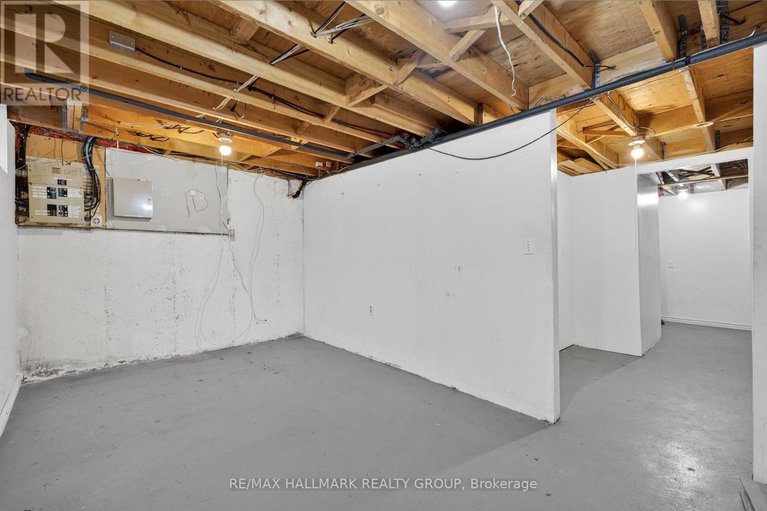 29254811/3219-stockton-drive/blossom-parkkemp-parkfindlay-creek/ottawa/ontario/K1T1S3_36