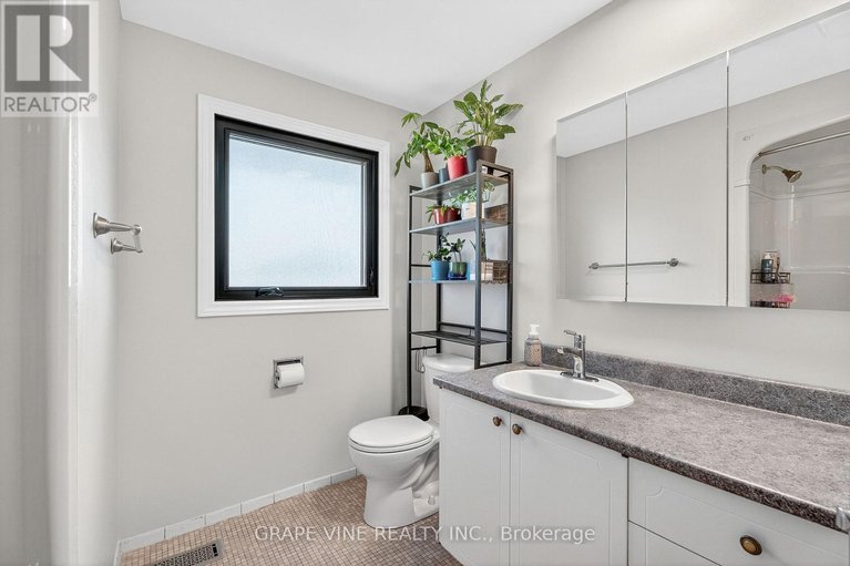 28771290/2405-dwight-crescent/hawthorne-meadows/ottawa/ontario/K1G1C7_30